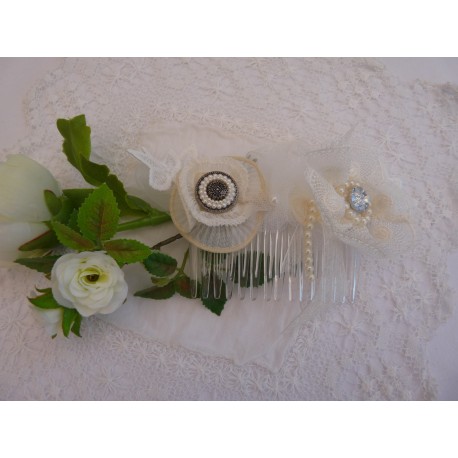 Peigne de cérémonie - Grosse fleur dentelle ivoire cœur strass et perles